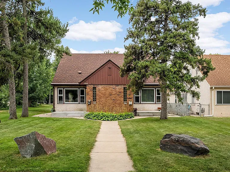 3 bed, 1.5 bath, 2200 sqft, $1,975 — Photo 1
