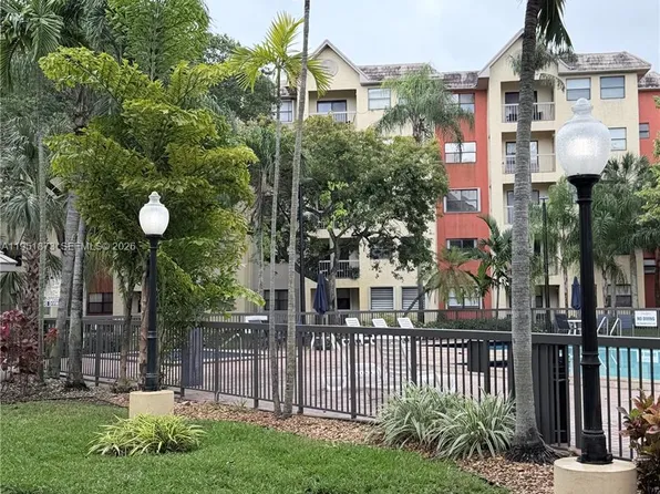 8160 NW Geneva Ct #202, Miami, FL 33166