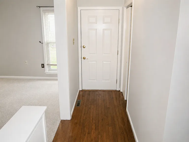 118 Henning Dr — Photo 9