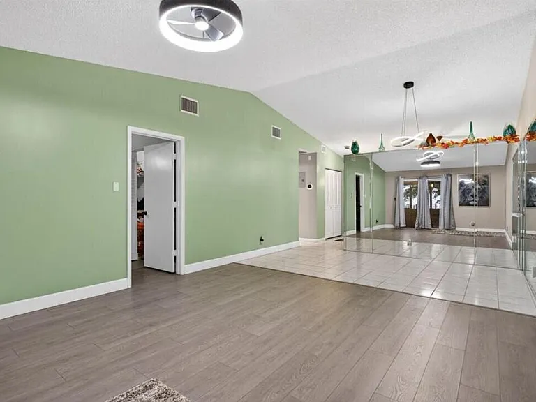 540 NW 43rd St — Photo 13