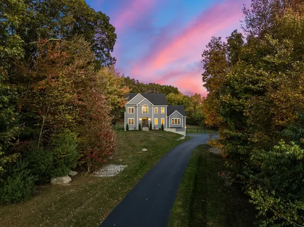 1 Ammidon Rd, Mendon, MA 01756