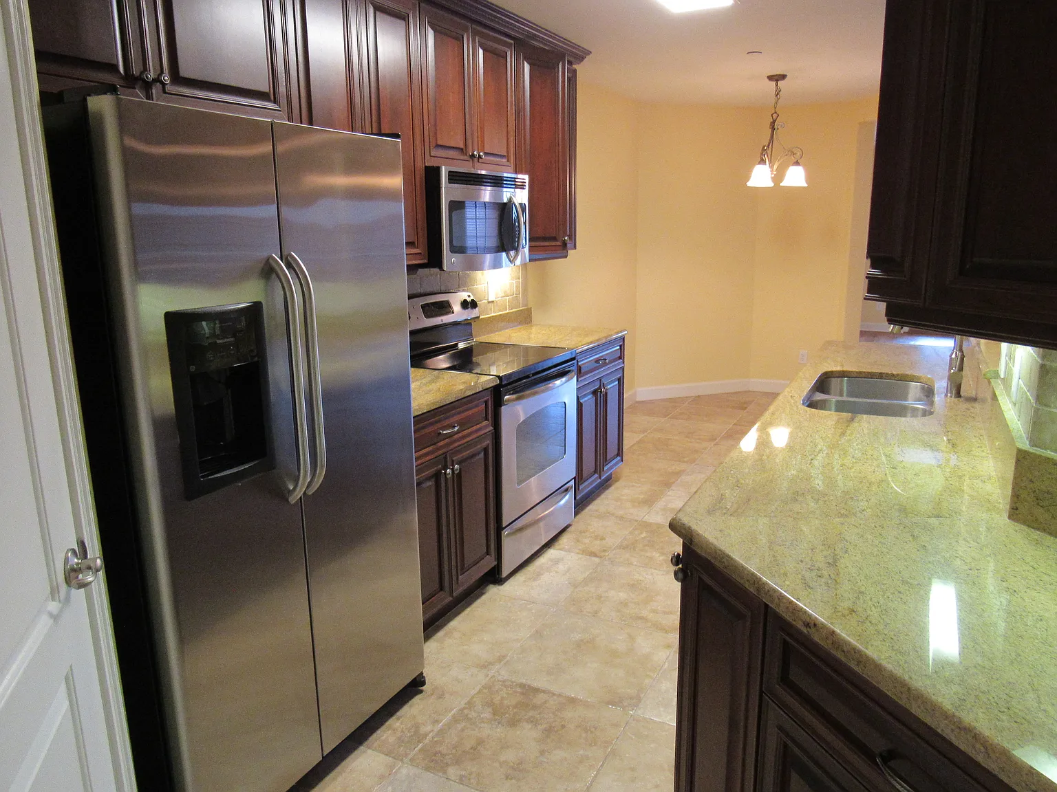 Venetian Bay - Upgraded 3 Bed/3 Bath Condo, $2495/Mo — Photo 4