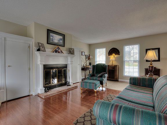3rd image of 605 Blackburn Dr