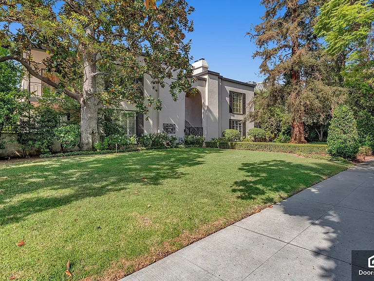 535 S Orange Grove Blvd #12 — Photo 4