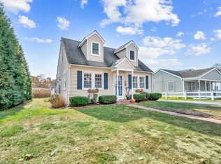 27 Beach Ave, Niantic, CT 06357