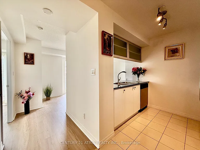 275 Yorkland Rd #303 — Photo 13
