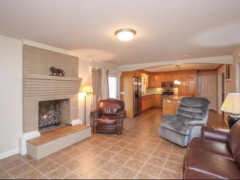 403 E Clark Blvd — Photo 4