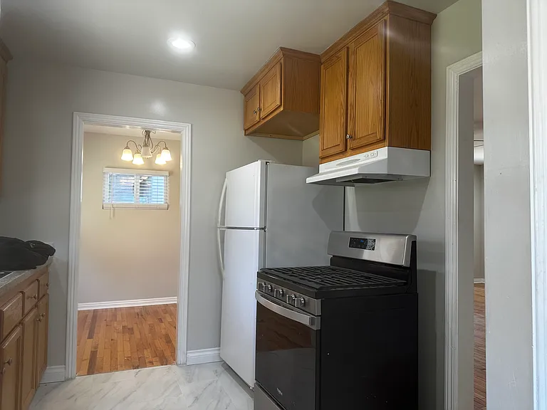 829 E Calaveras St — Photo 17