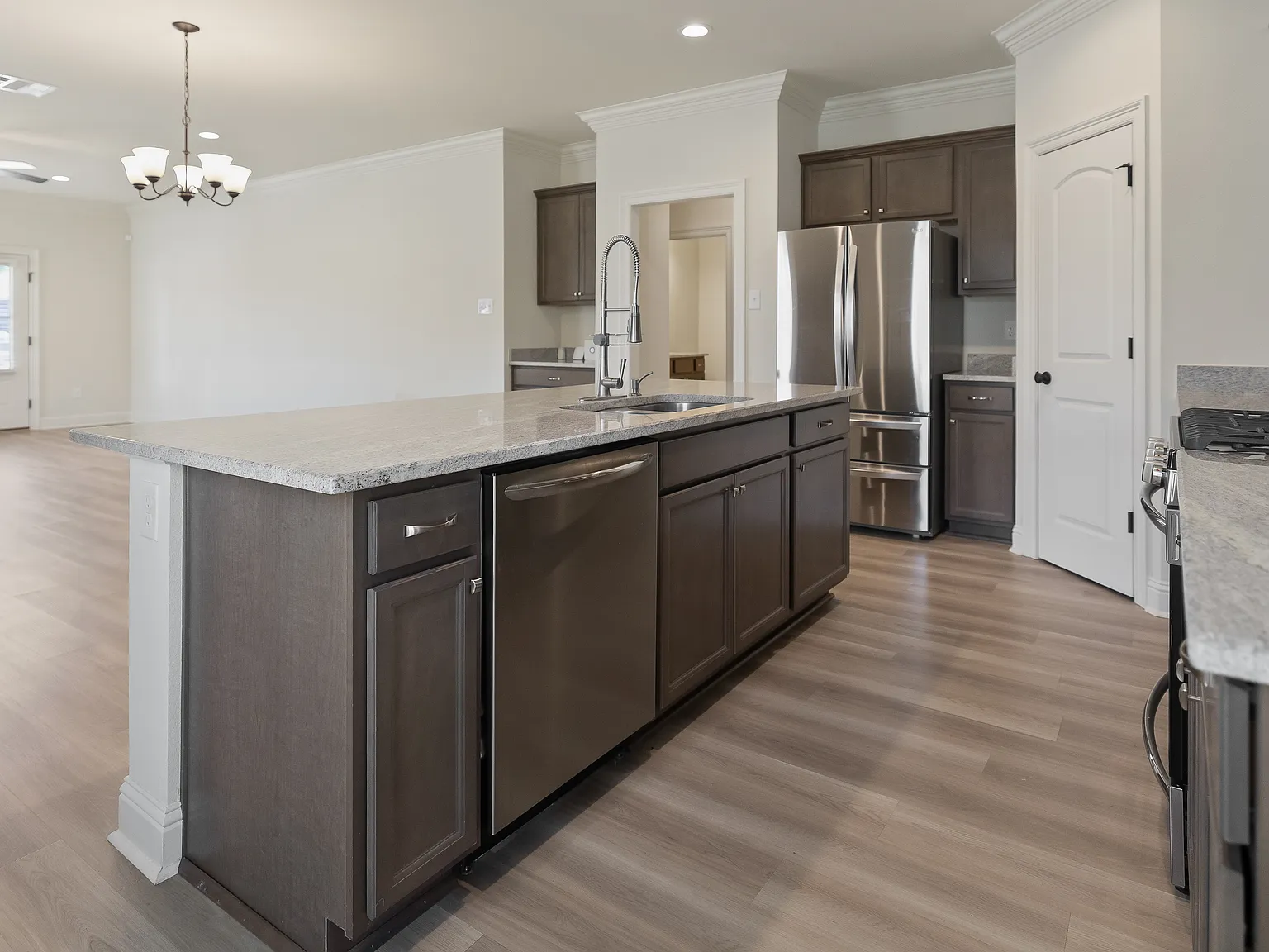 4 bed, 2.5 bath, 1800 sqft, $2,800 — Photo 2