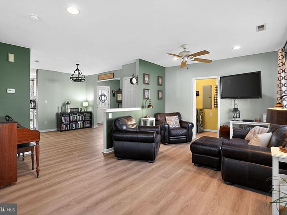 4th image of 510 Rhoads Ave