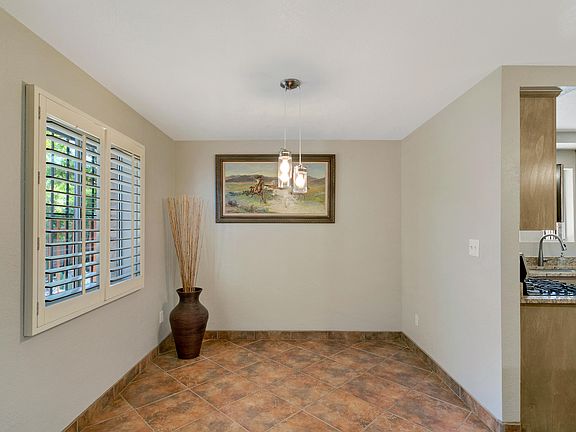 5th image of 2125 W Tanglewood Dr