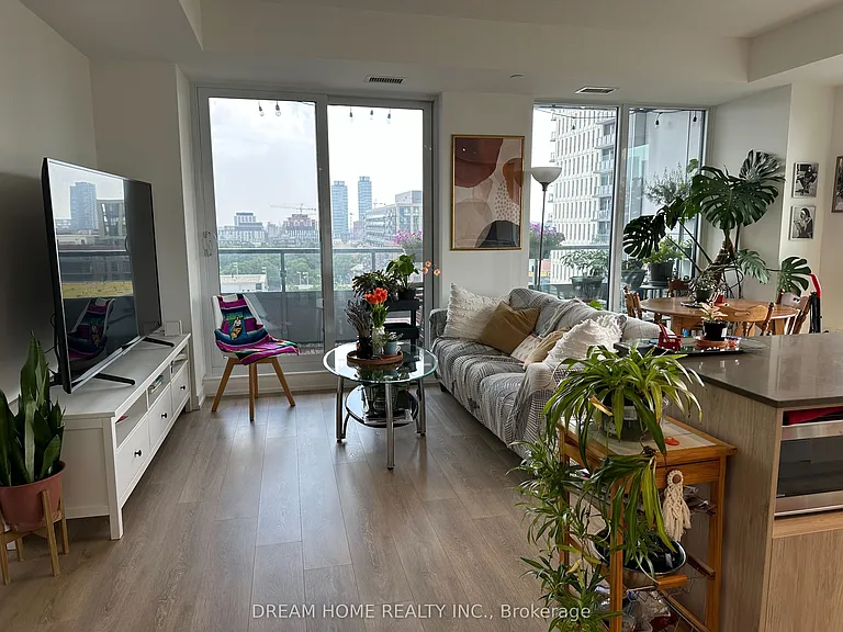 225 Sumach St S #905 — Photo 8