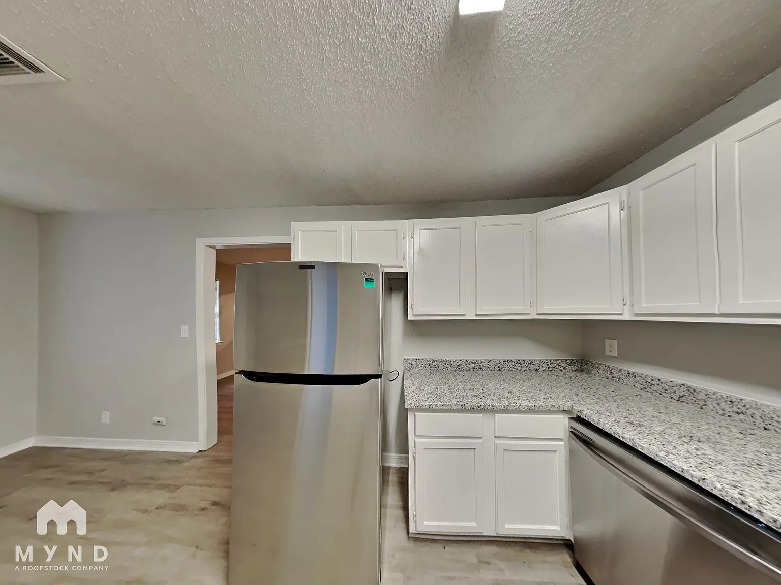 4 bed, 3.0 bath, 1409 sqft, $2,305 — Photo 4