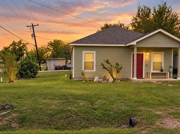668 Commerce St, Bloomington, TX 77951