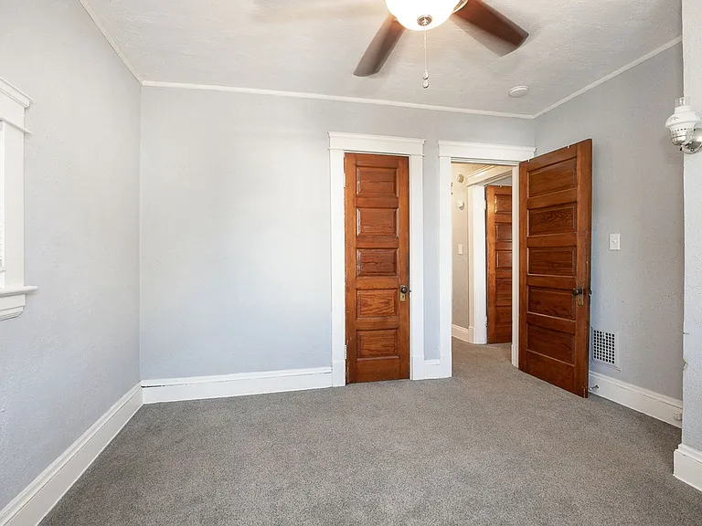 1487 Roycroft Ave — Photo 7