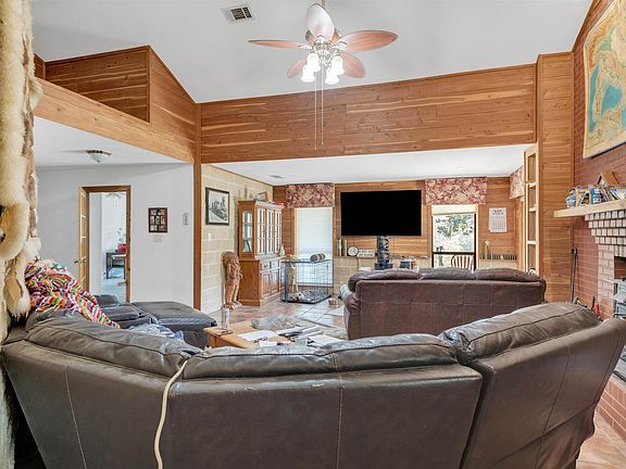 3rd image of 2412 Union Rd