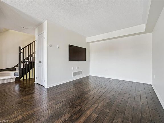 4th image of 20 Deancrest Rd