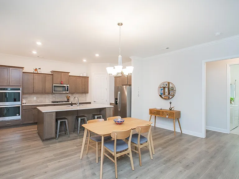 605 Quiet Cir — Photo 7