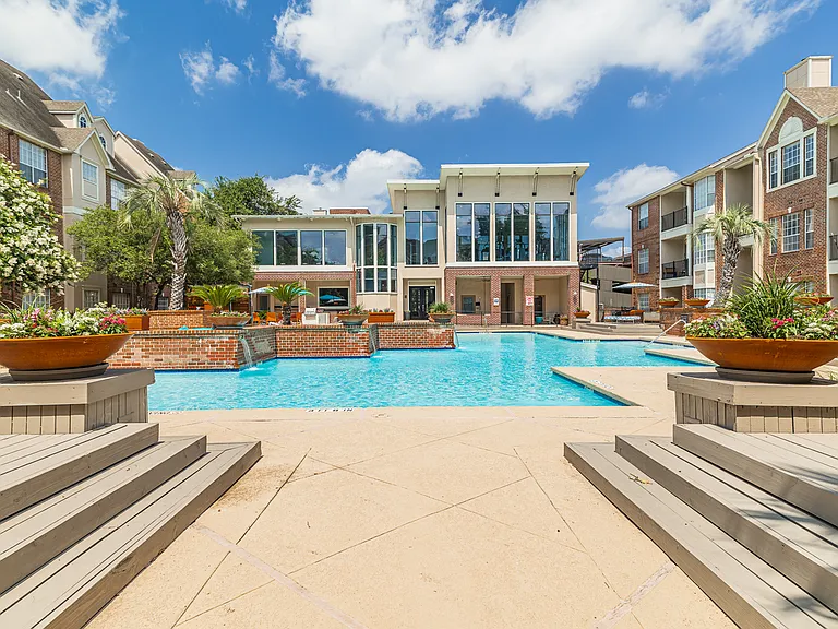 The Village at Bellaire Apartments — Photo 23