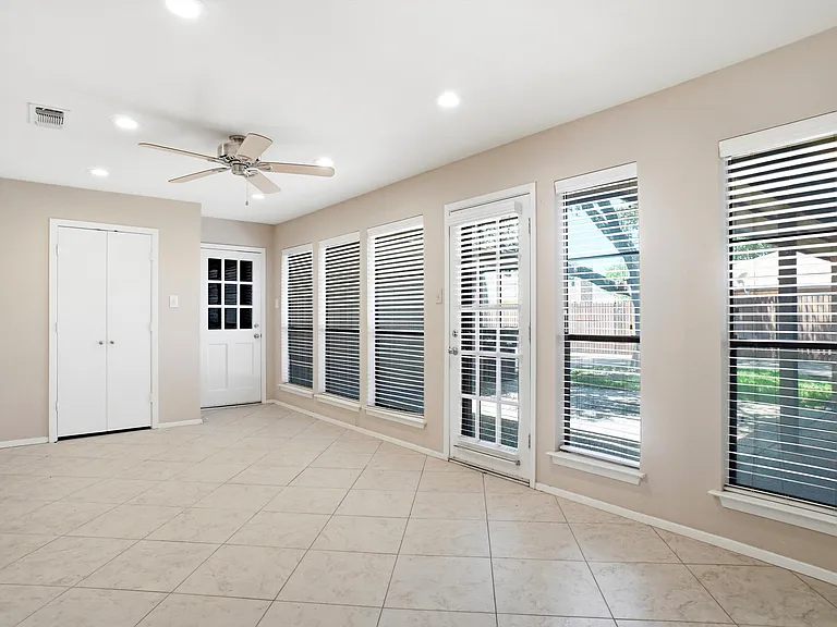 4861 Ledgestone Ct — Photo 6