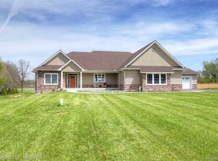 1266 Christine Dr, Lapeer, MI 48446