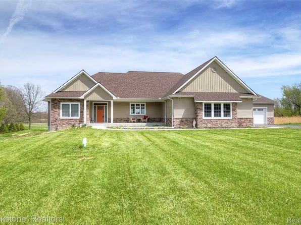 1266 Christine Dr, Lapeer, MI 48446