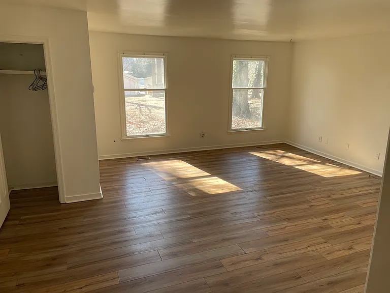 404 Gilbert St #15 — Photo 8
