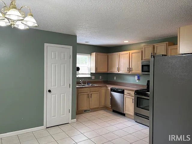 8001 Alexandra Ln — Photo 3