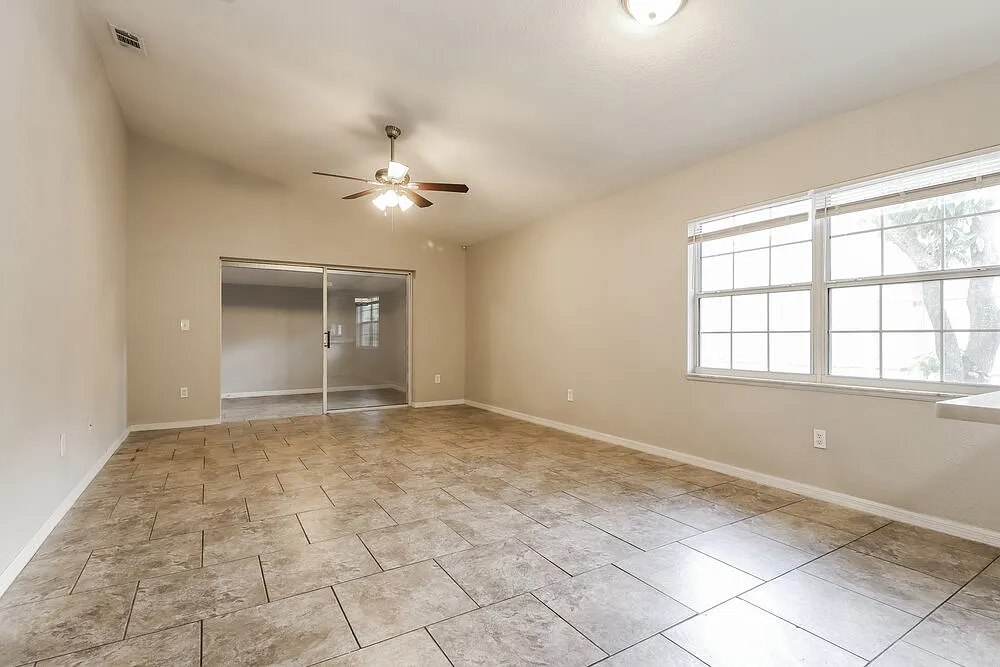 3 bed, 2.0 bath, 1185 sqft, $2,320 — Photo 3
