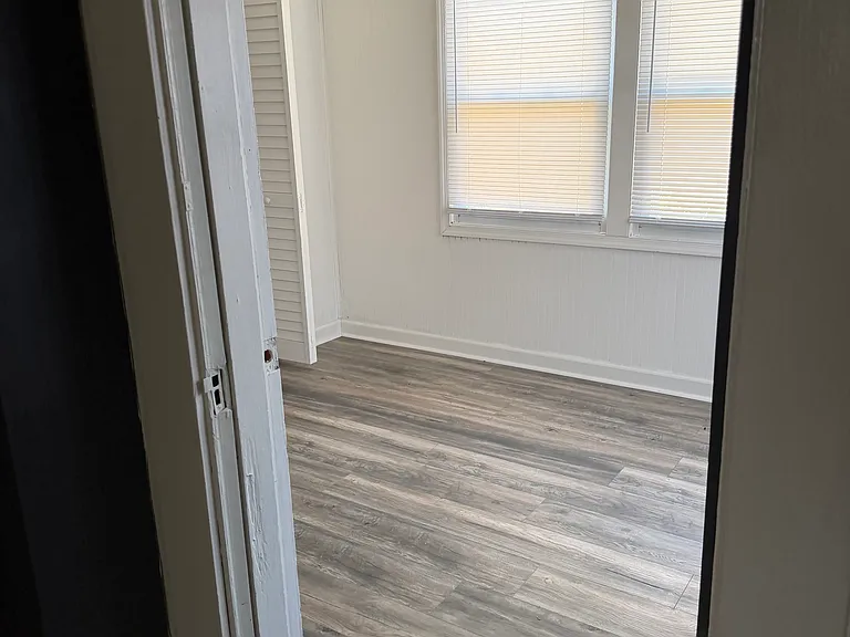 1303 Dubois Ave — Photo 3