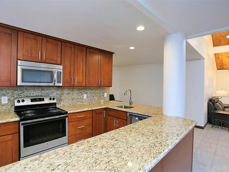 Sandpiper East Apartments — Photo 13