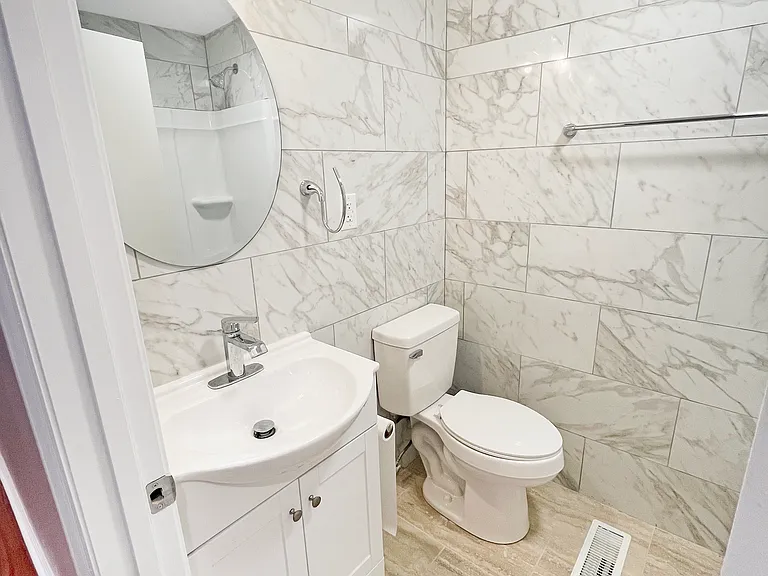 3360 Ohara Dr N — Photo 3