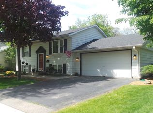 808 Springfield Dr, Roselle, IL 60172