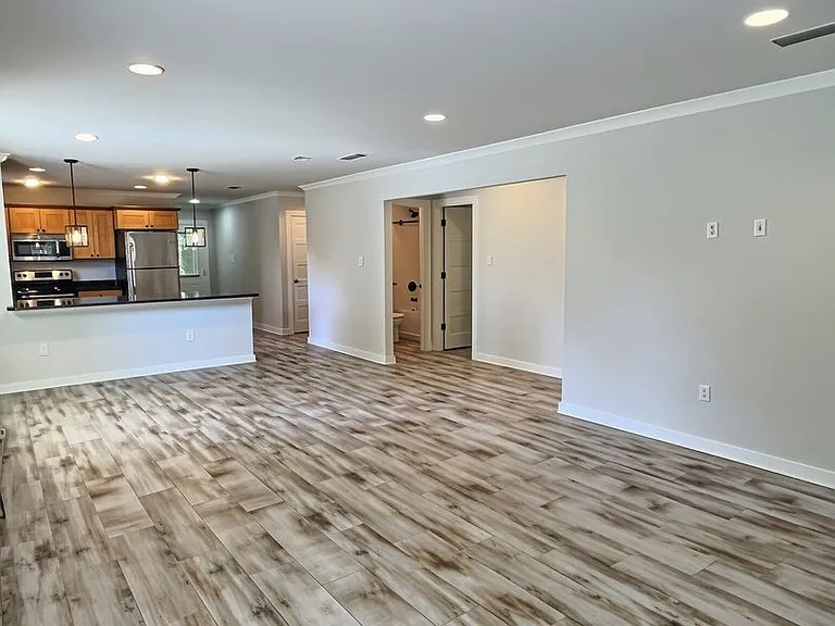 2508 Havard Rd — Photo 3