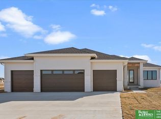 19058 Pinehurst Ave, Omaha, NE 68136