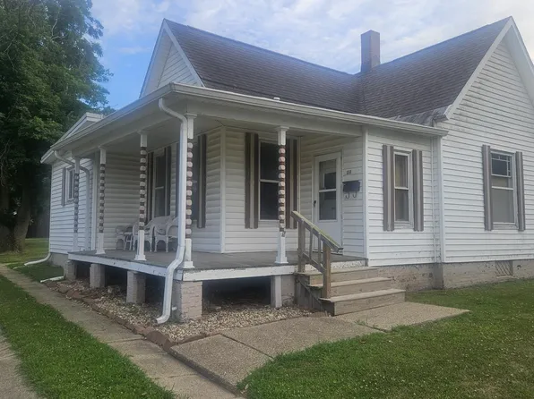 658 E Maple St, Canton, IL 61520