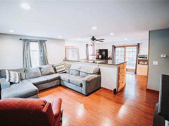 2nd image of 111 Parkview Dr