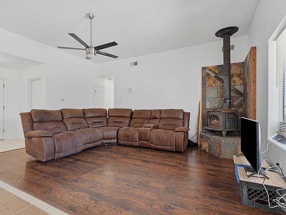 5th image of 342 Sunset Farm Pl SW