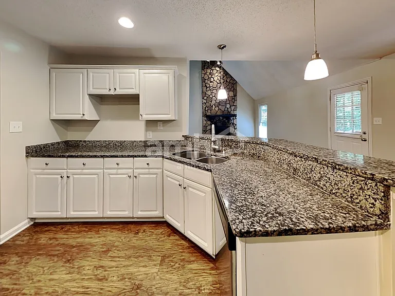 581 Thornbush Trce — Photo 3