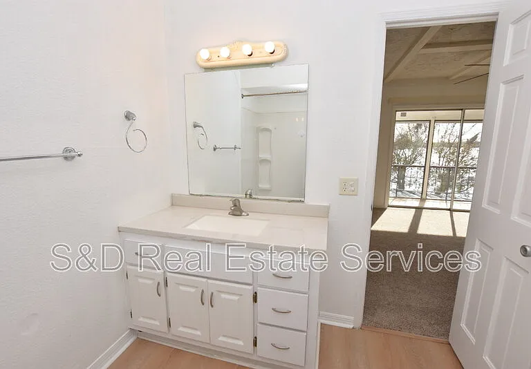 2221 9th St SE — Photo 13