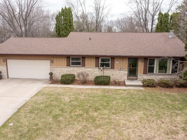 25 W Sioux Dr, Appleton, WI 54911