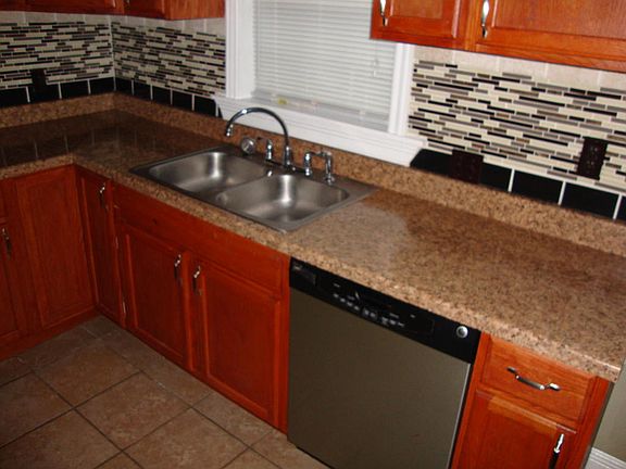 5th image of 512 W 7th St