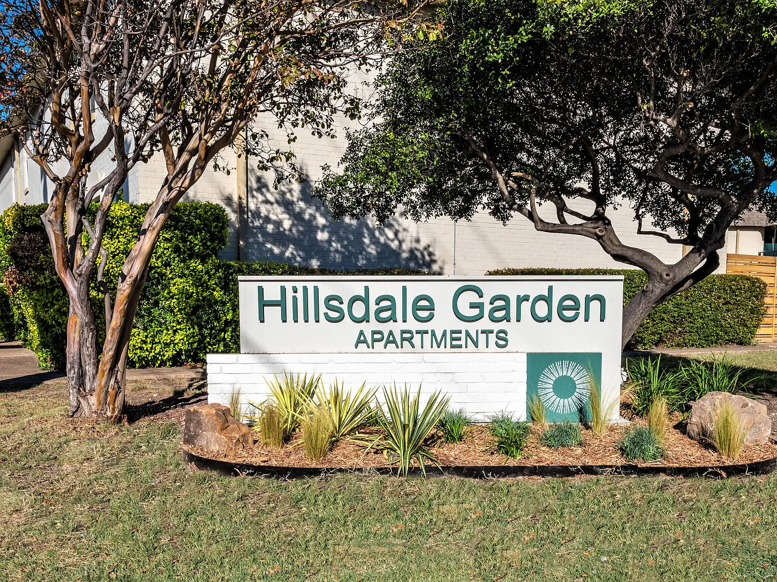 Hillsdale Garden Apartments — Photo 1