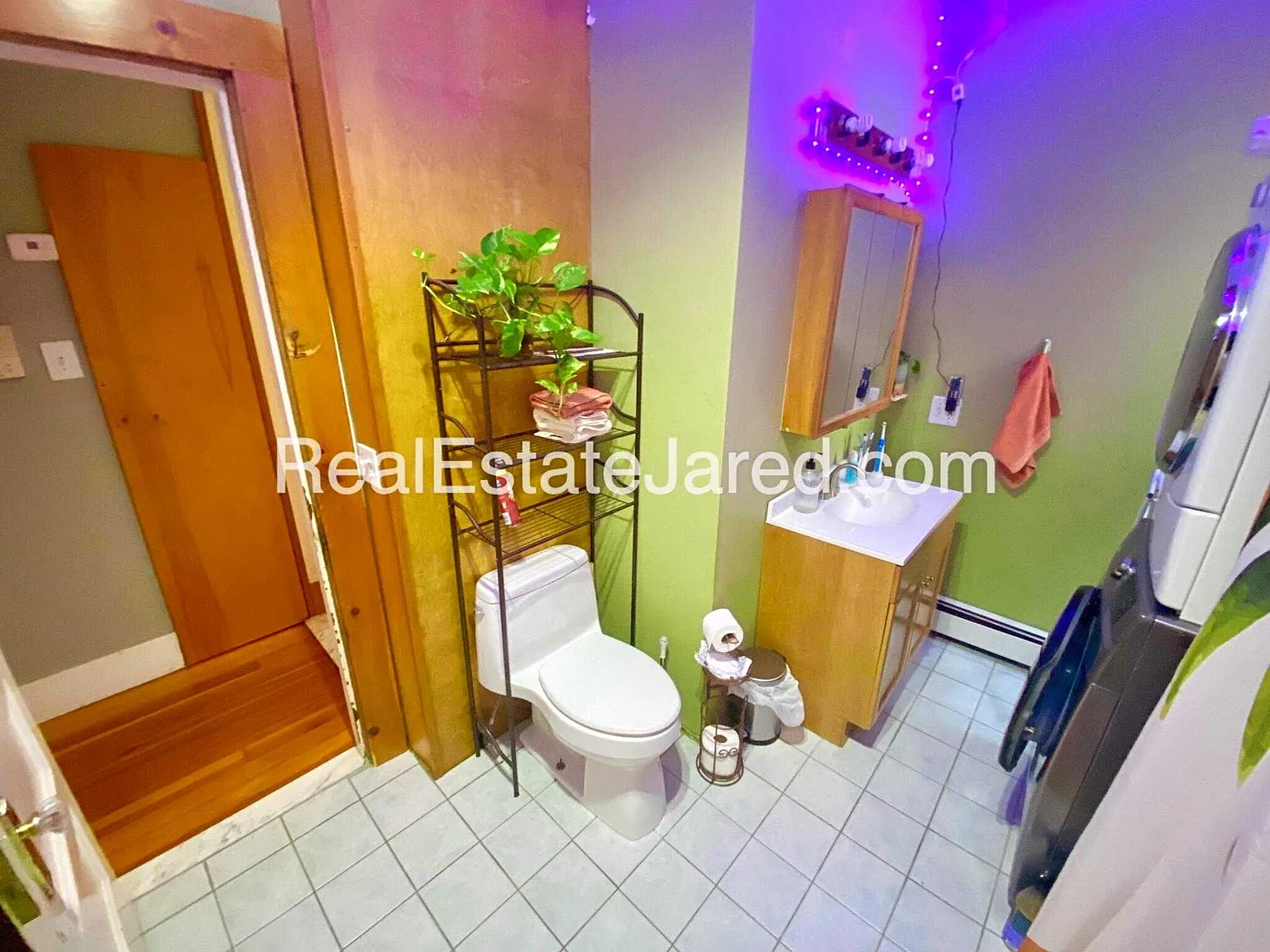 4 bed, $6,400 — Photo 1