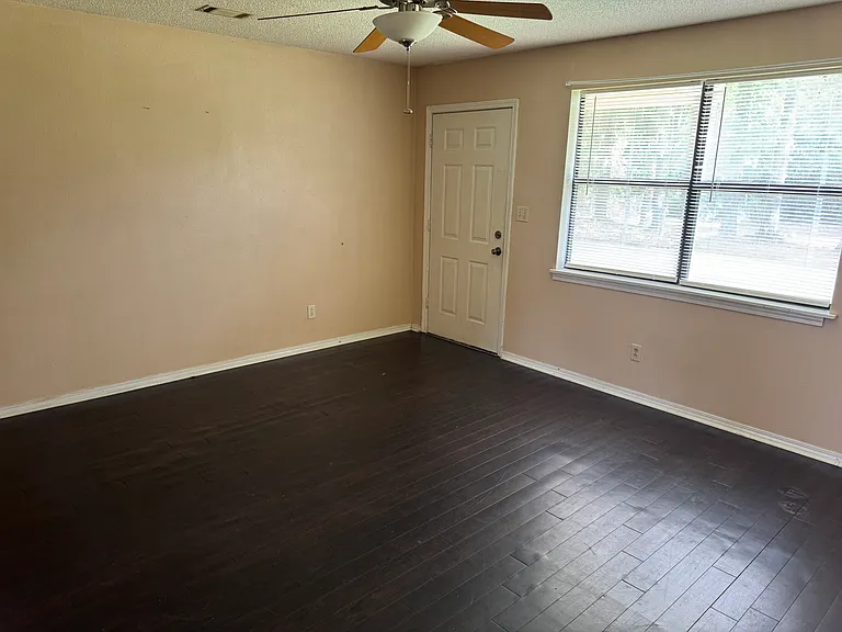 102B Cantina St — Photo 4