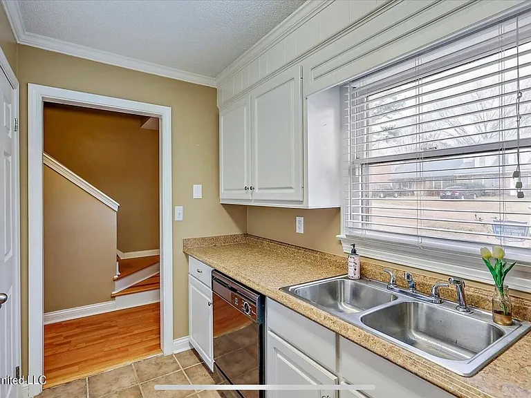 113 Amberwood Dr — Photo 10