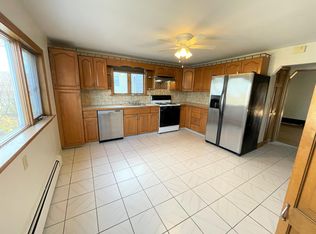 75 Boston St #1S, Somerville, MA 02143