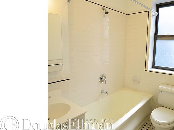 4th image of 55 W 55th St APT 8D