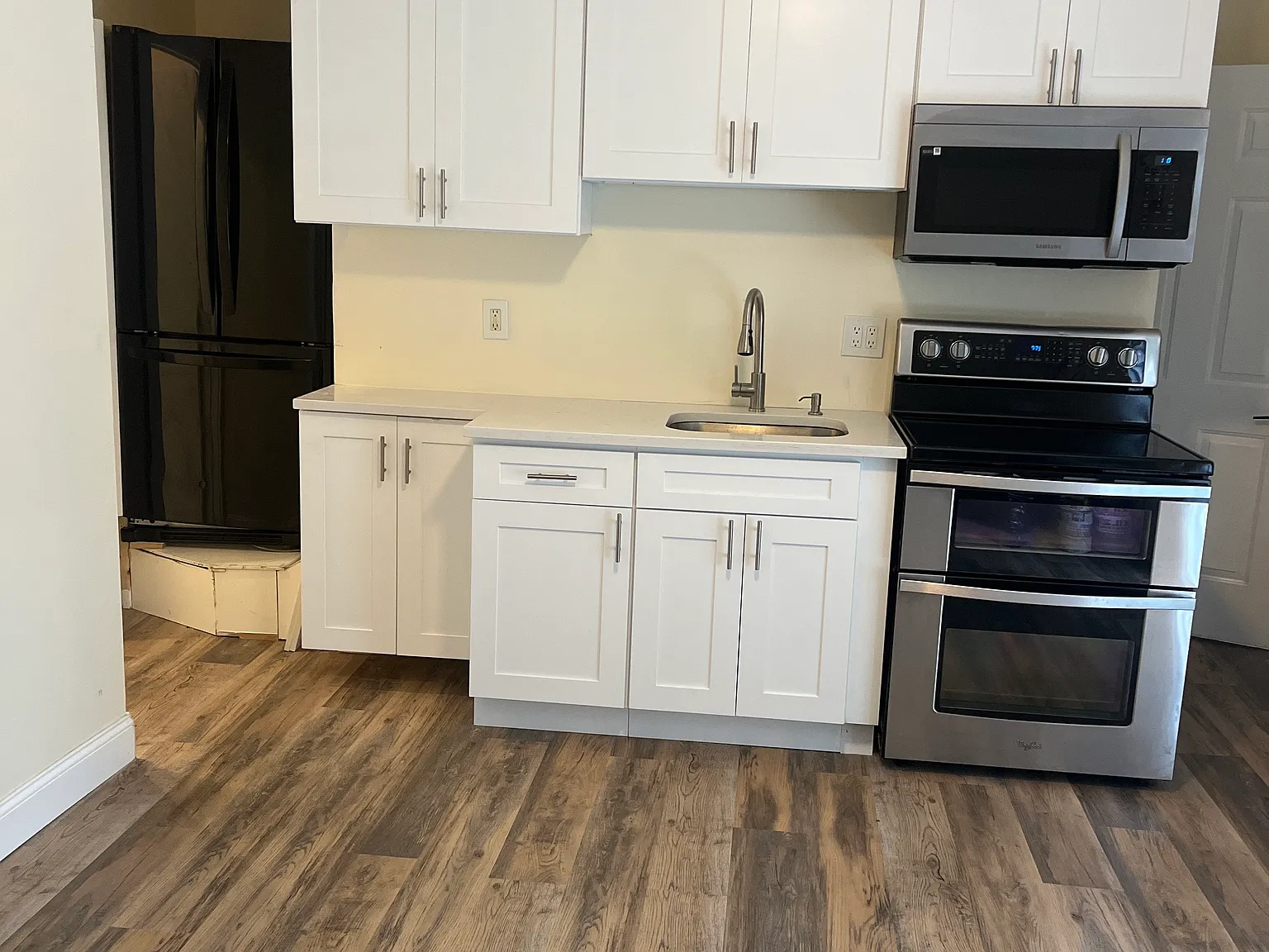 103 Barton Rd — Photo 2
