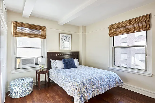 Sold by Warburg | media 9